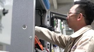 All'interno di Tianan: test dei quadri in loco