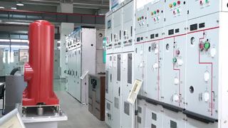 All'interno di Tianan: vetrina per riporre attrezzature e utensili