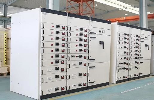 Quadro elettrico di bassa tensione con corrente massima di 4000A, conforme agli standard IEC61439-2 e dimensioni dell'armadio 600x800x2200
