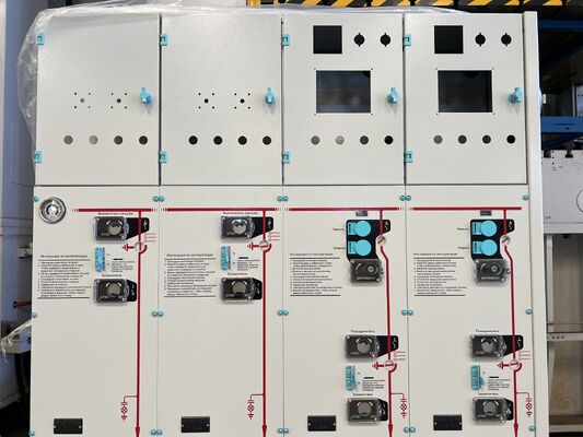 Interruttore di sezionamento ad alta tensione con frequenza nominale di 50 Hz, con grado di protezione IP4X, progettato per la disconnessione del sistema di alimentazione